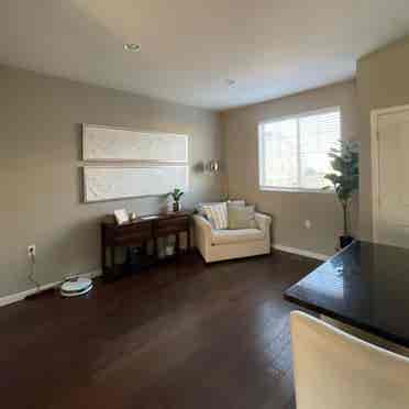 Lakeview Townhome- females only