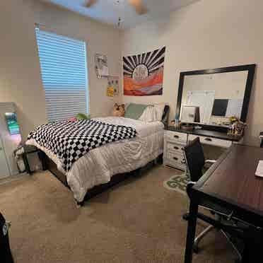 Looking for sublease Dec - July