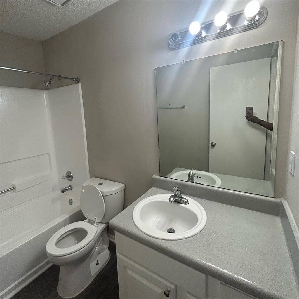 1 bed private bath