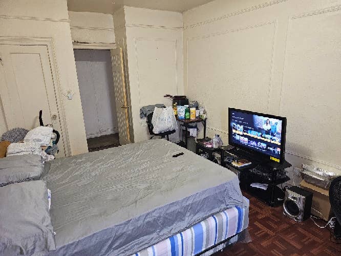 Bedroom for rent short term