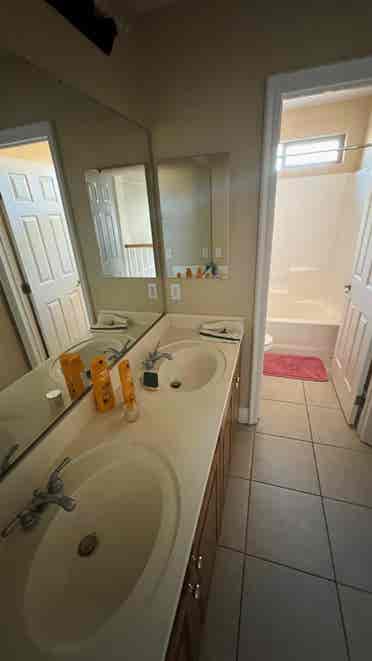 Beautiful Rhodes Ranch Room 4 Rent!