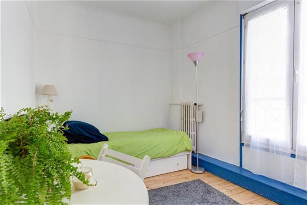 Light, airy room, heart of Paris