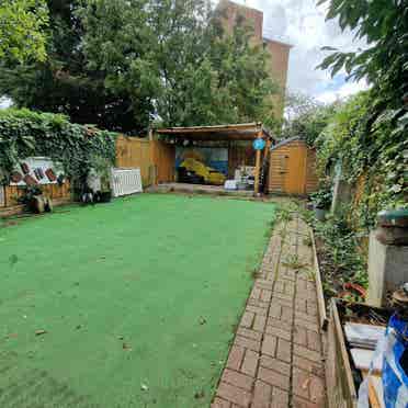 Very spacious accommodation/ Garden