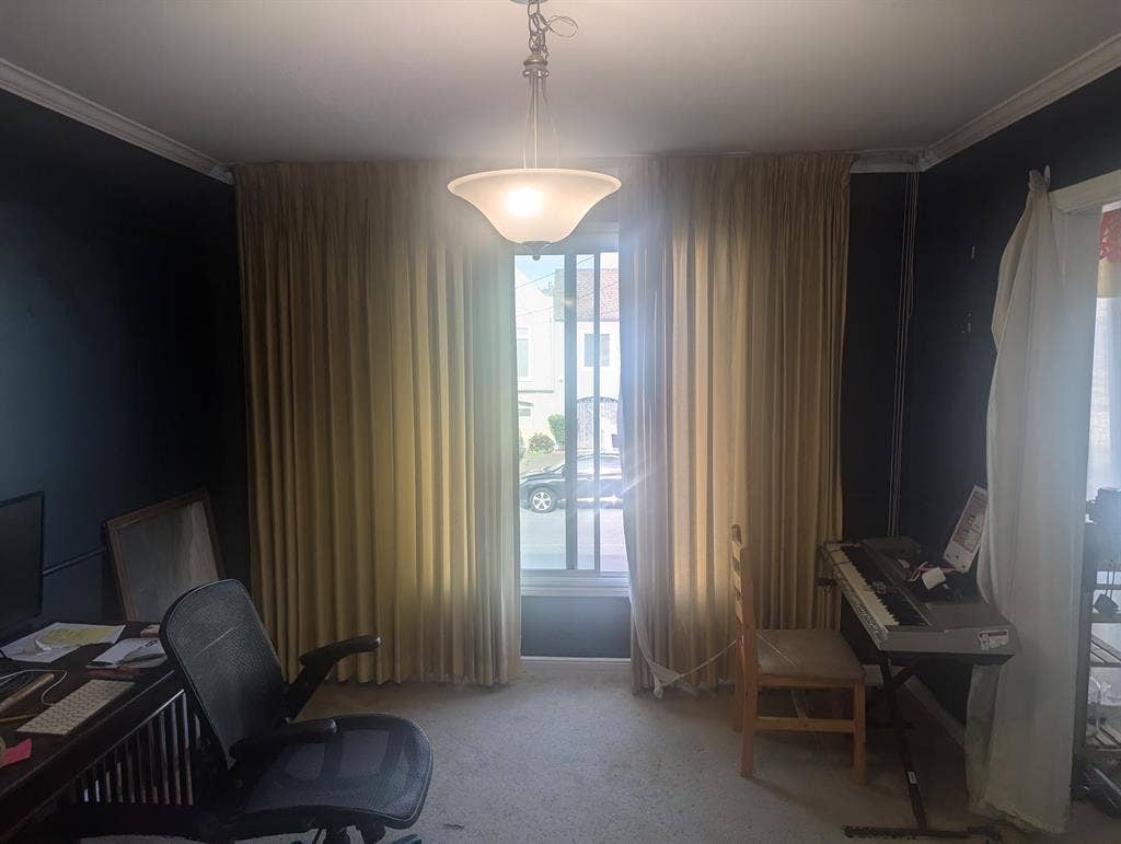 seeking female roommate in Sunset