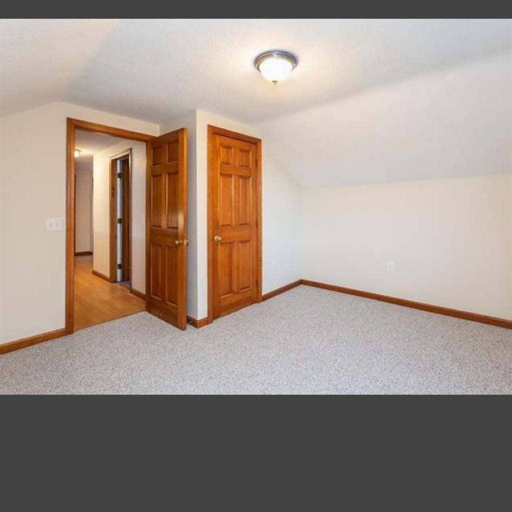 Peaceful, comfortable room to rent.