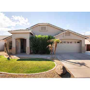 Private room in Gilbert with pool.