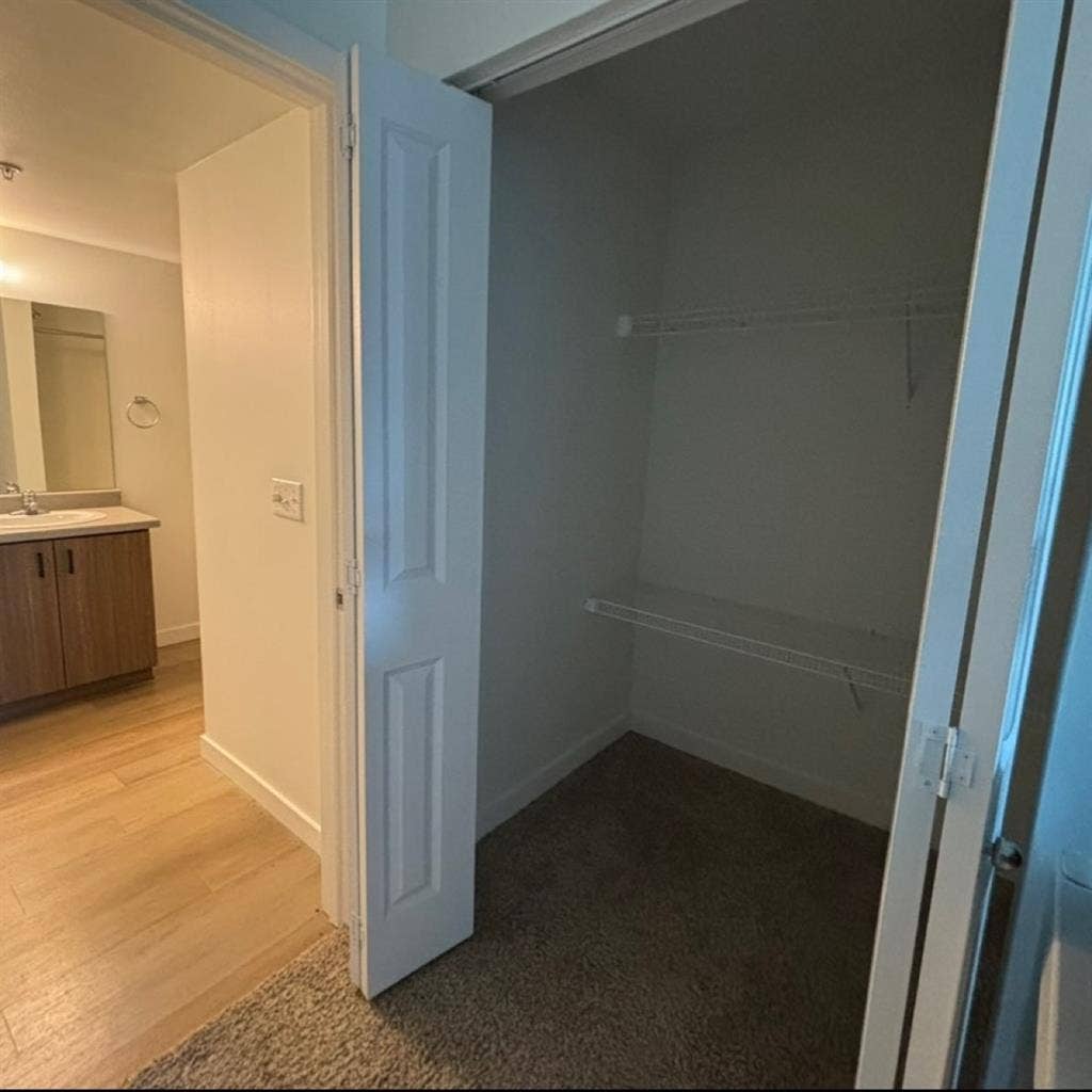 ROOM FOR RENT Mill creek WA