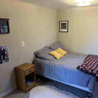 Spacious room in Humboldt Parkk