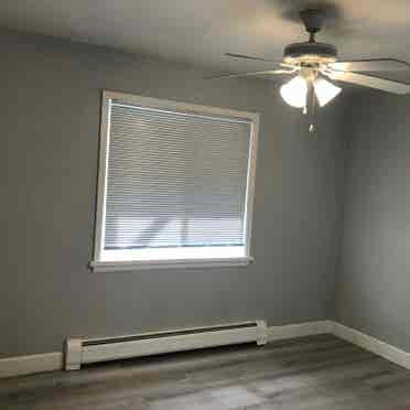 Spare room in Englewood