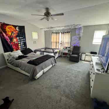 Master Bedroom For Rent