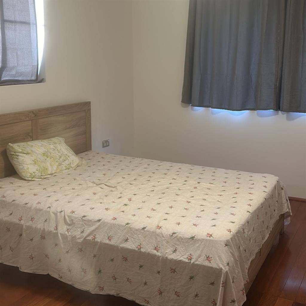 Room available for a  Muslimfemale