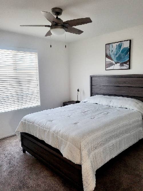 Clean, New, Private Room- Henderson