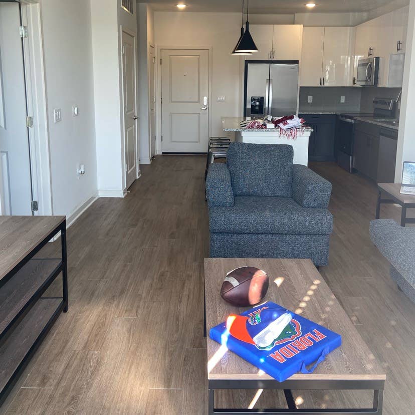 ( Sublease) 3 miles from camp !