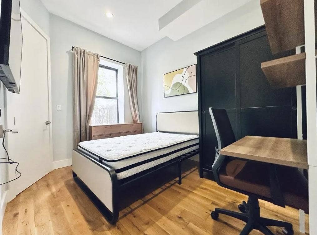 Furnished Room in Crown Heights