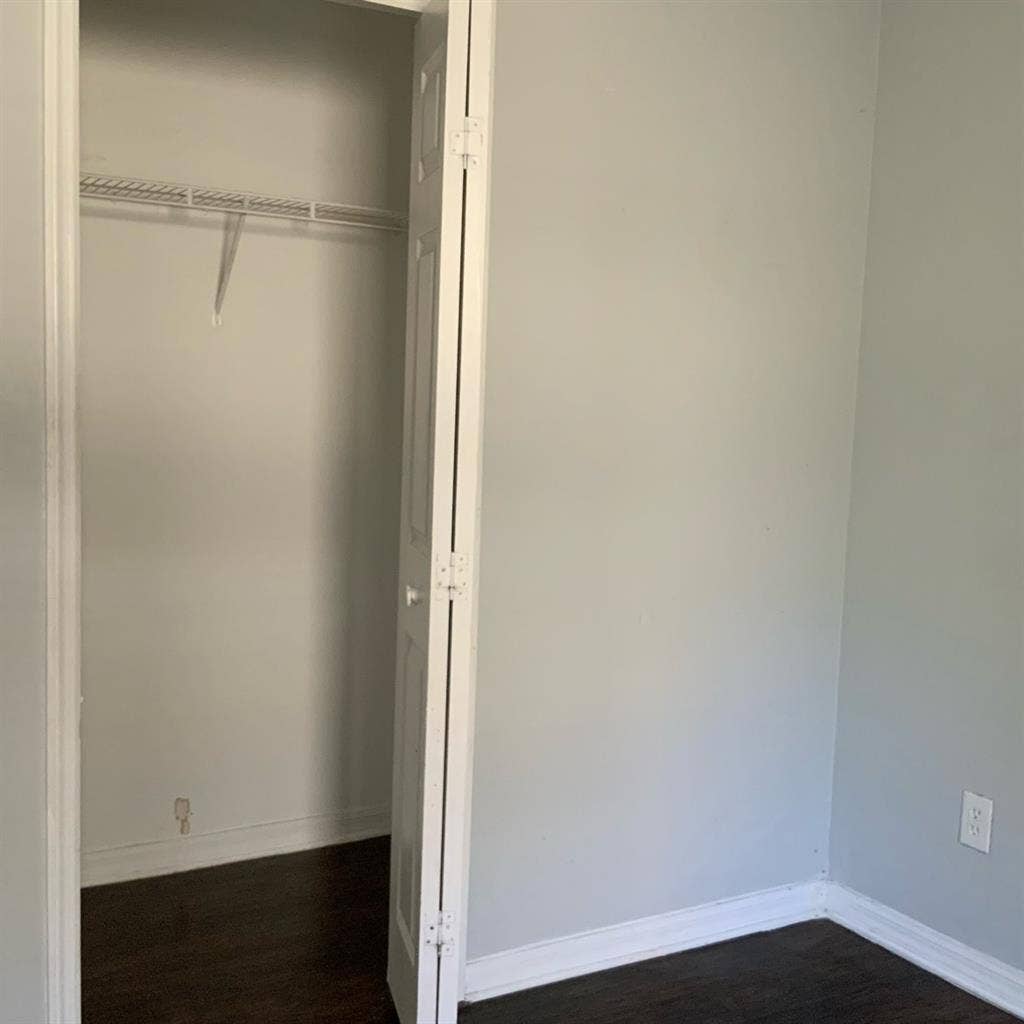 Room for rent in metrowest 
 house