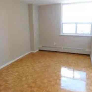 Furnished room on Yonge &Steels