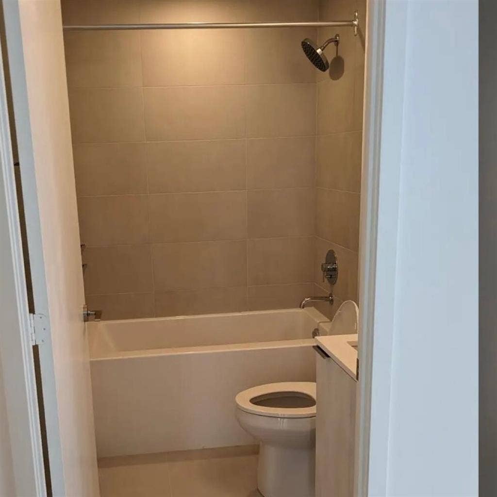 ROOM FOR RENT + PRIVATE WASHROOM