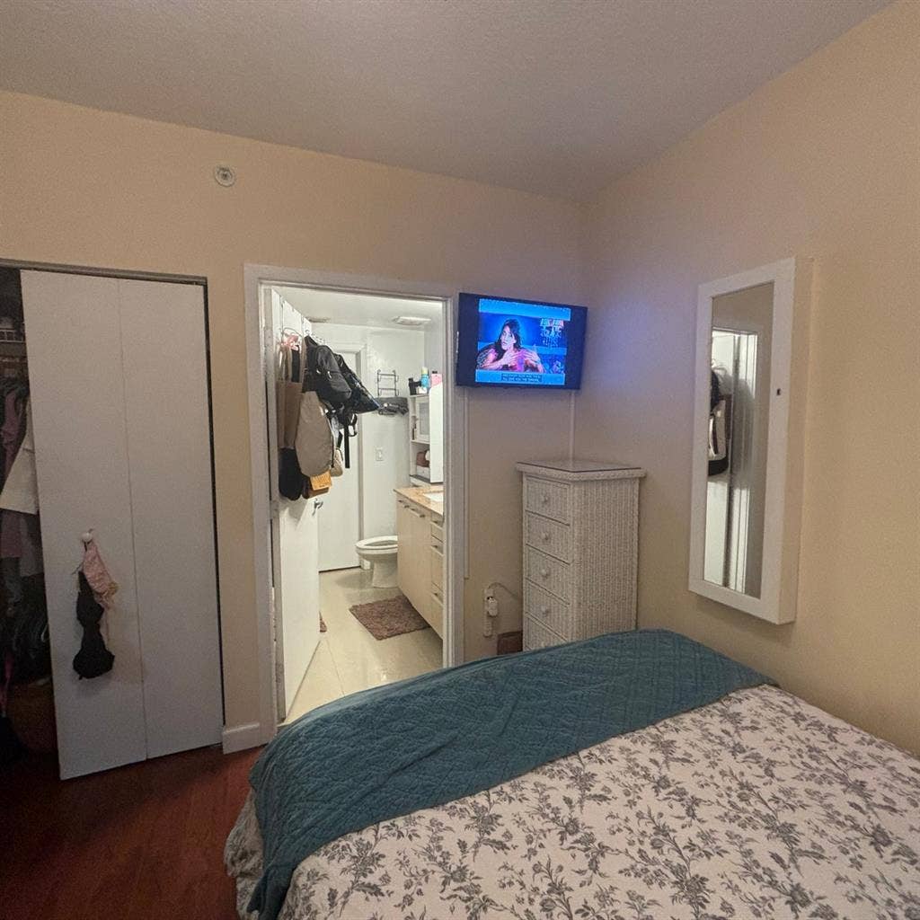 Looking for roommate!