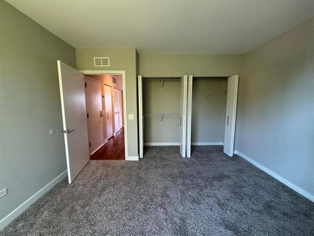 Ravenswood Room for Rent ASAP