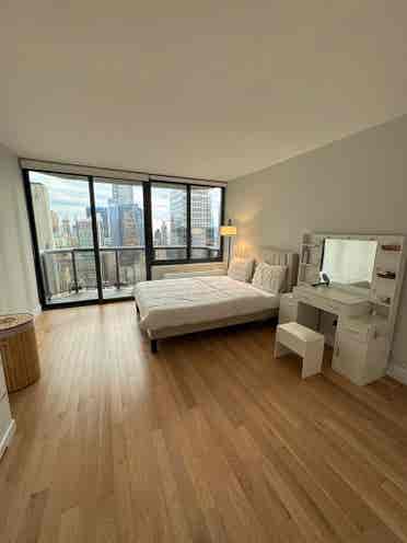 ✨ Spacious Room in Midtown ✨