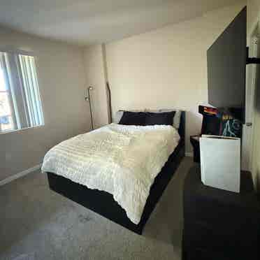 Room + Bathroom in San Ramon $