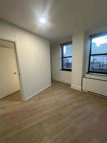 👑Spacious Room in Midtown South👑