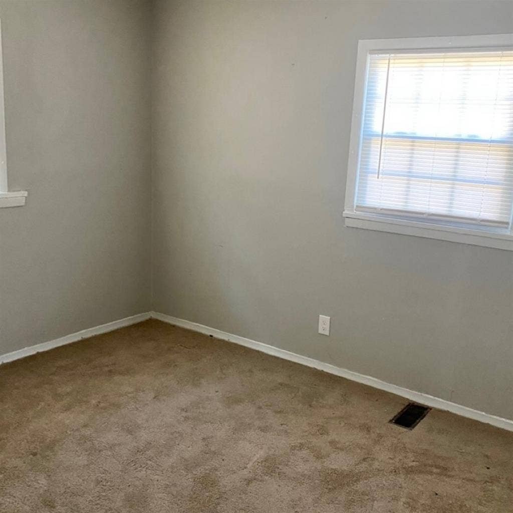 Room for Rent Monthly $ Contact