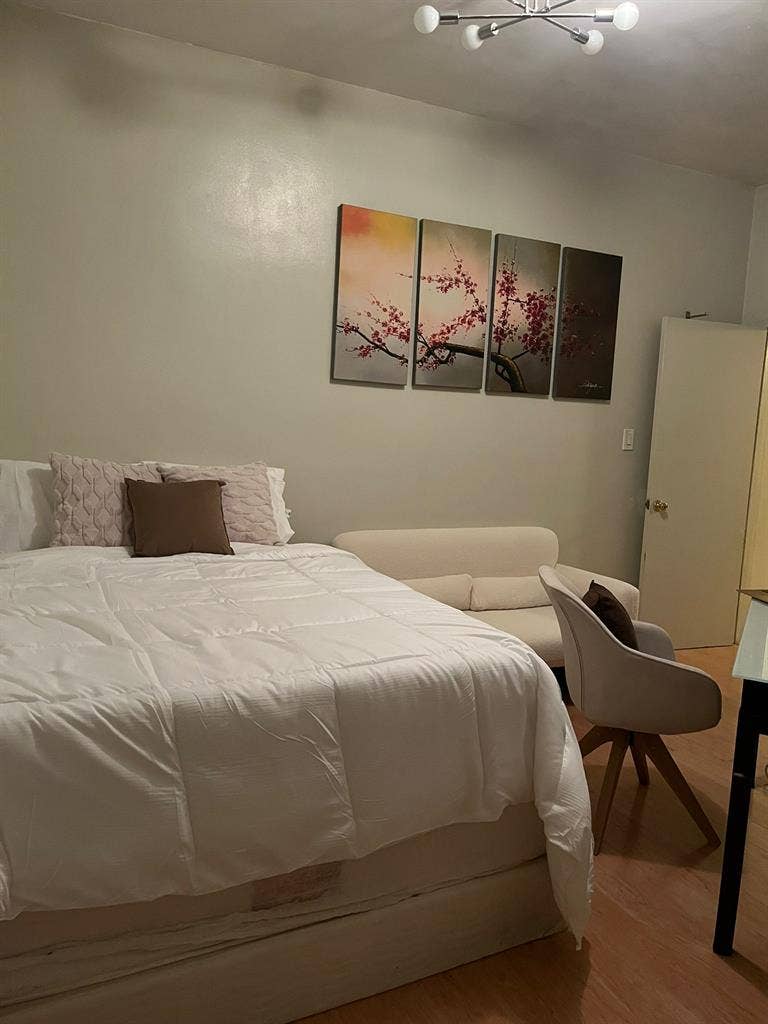 ✨Spacious Furnished Room Kips Bay✨