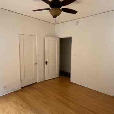 Beverly-Grove room with Parking!