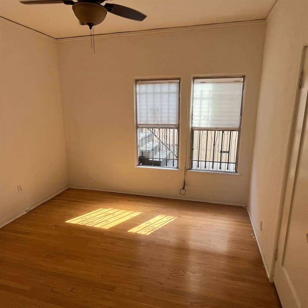 Beverly-Grove room with Parking!