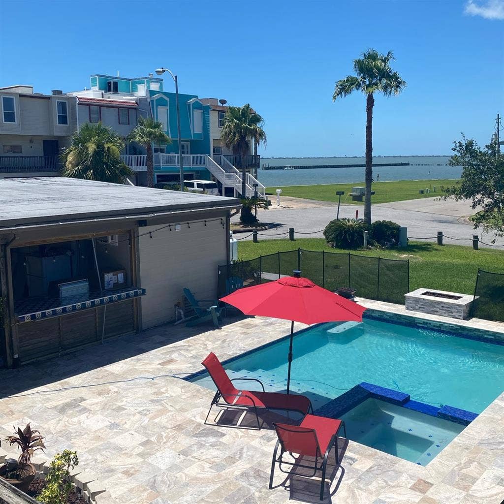 Private Room in Tiki island tx