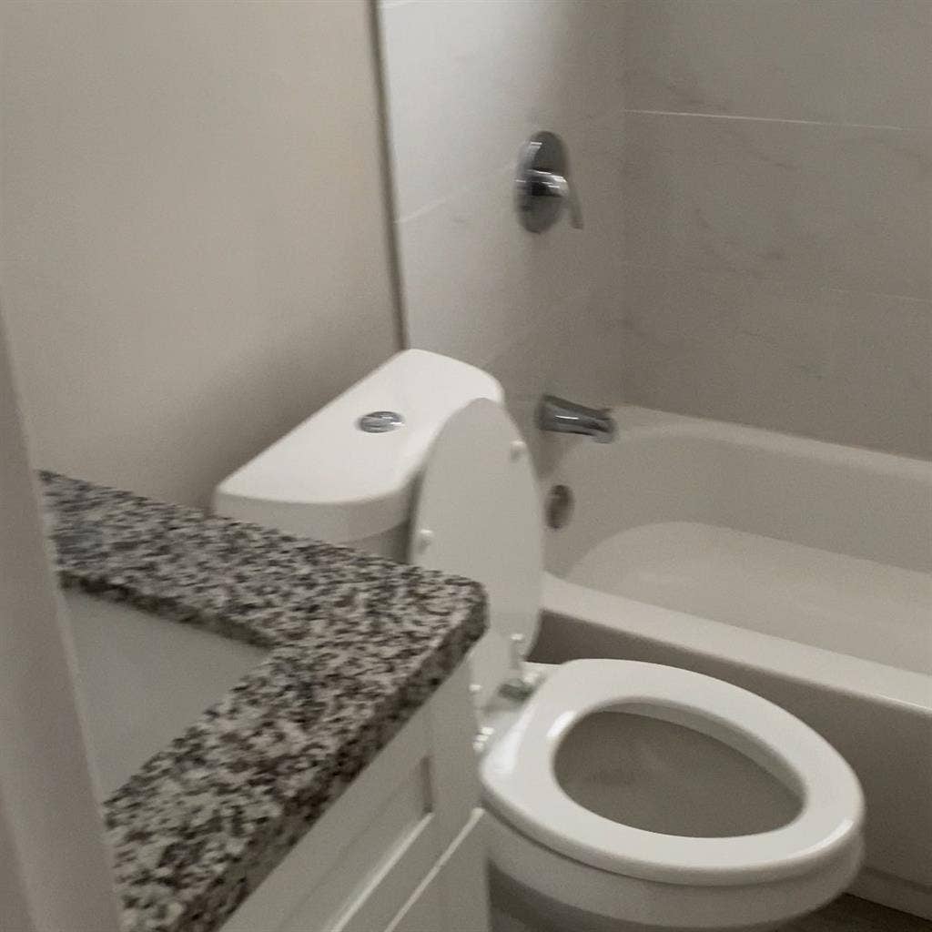 Midtown 2br looking for flatmate