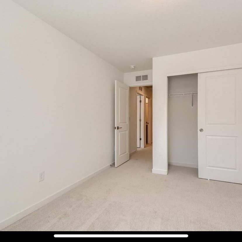 Bedroom for Rent in Roxborough Park