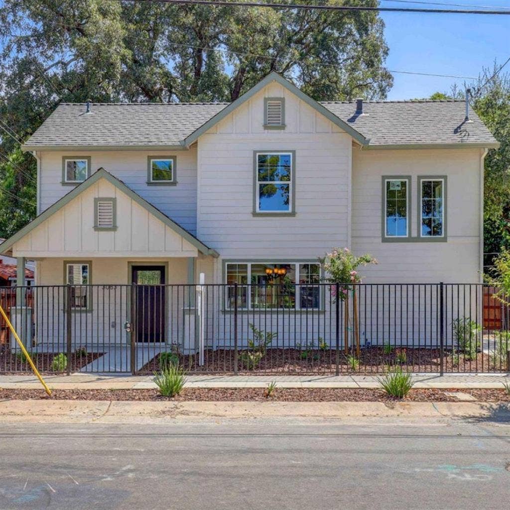 bath Home in Sacramento