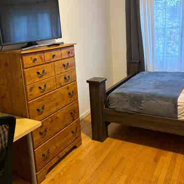 CROWN HEIGHTS- ROOM WITH BATHROOM