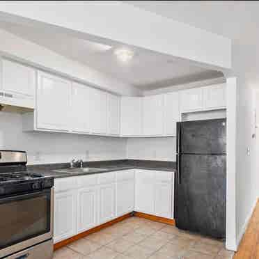 CROWN HEIGHTS- ROOM WITH BATHROOM