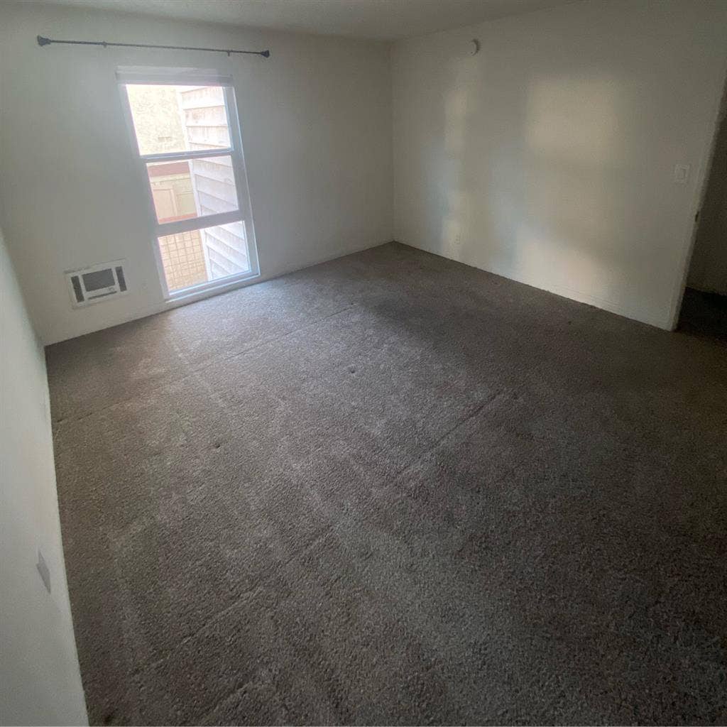 Large Bedroom in Sherman Oaks!