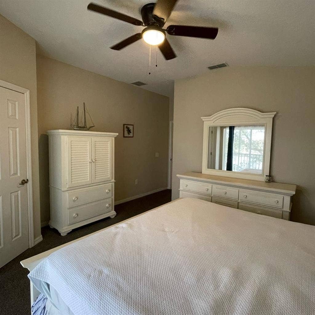 KISSIMMEE-
Big Space Master Bedroom