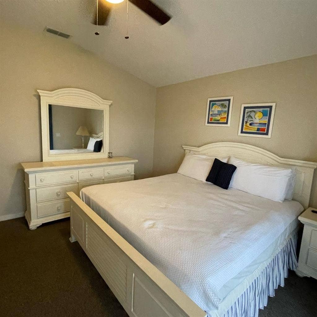 KISSIMMEE-
Big Space Master Bedroom