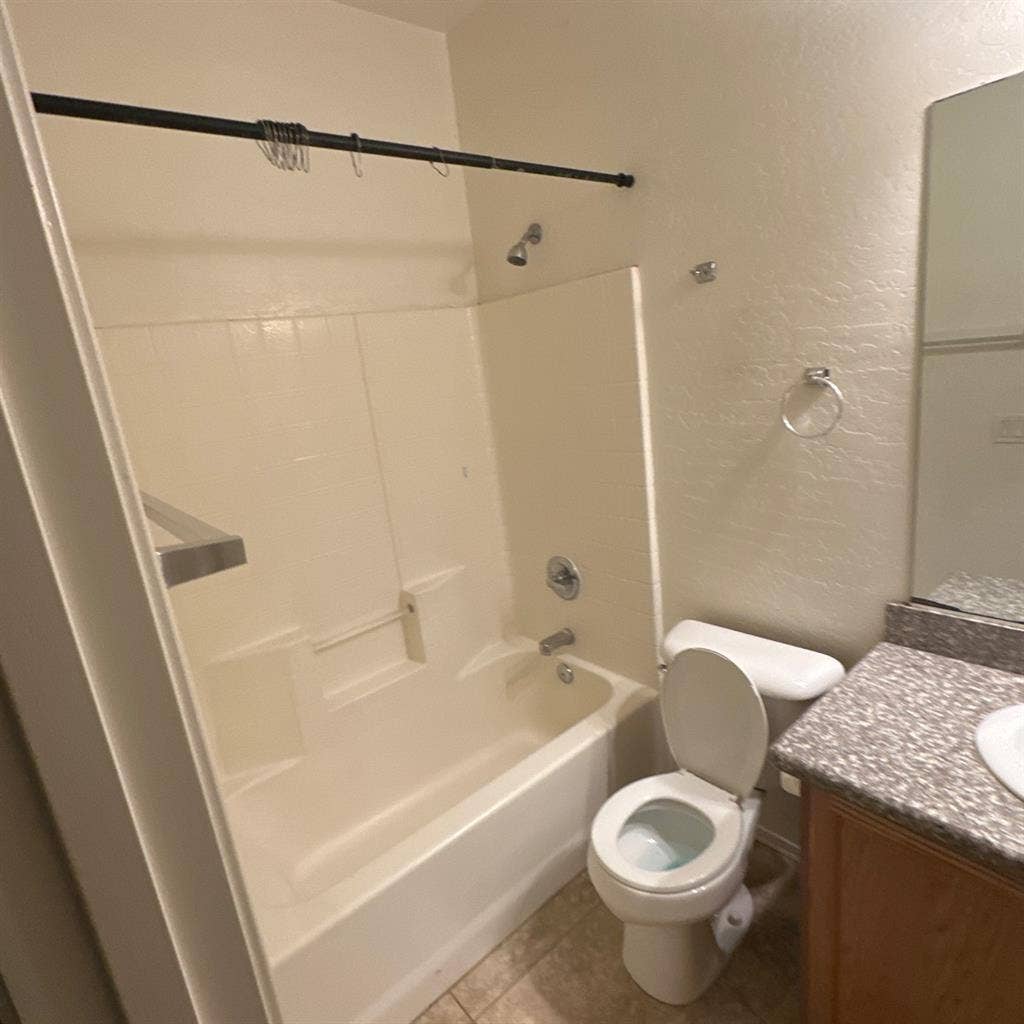 1 BD private BTH, 7th Ave/Southern