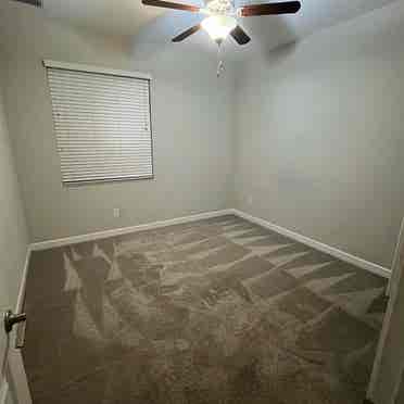 2 rooms available in Wesley Chapel.