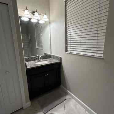 2 rooms available in Wesley Chapel.