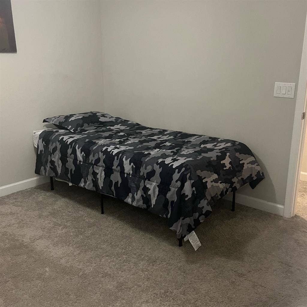 2 rooms available in Wesley Chapel.