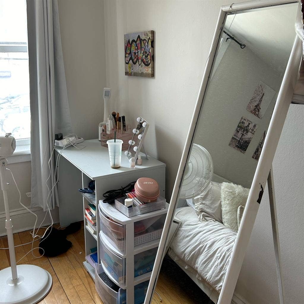 FEMALE SUBLET FOR ROOM IN 4 BEDROOM