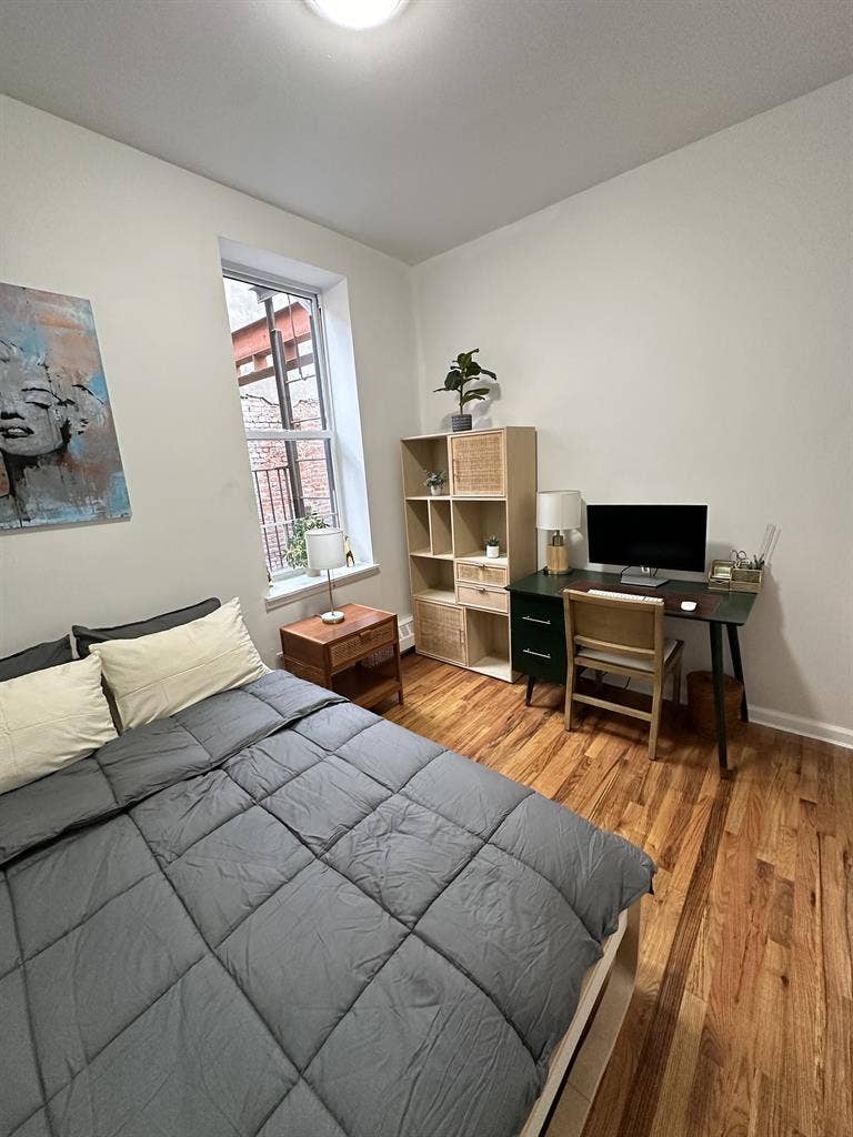 Furnished Room in Wburg (Bedford L)