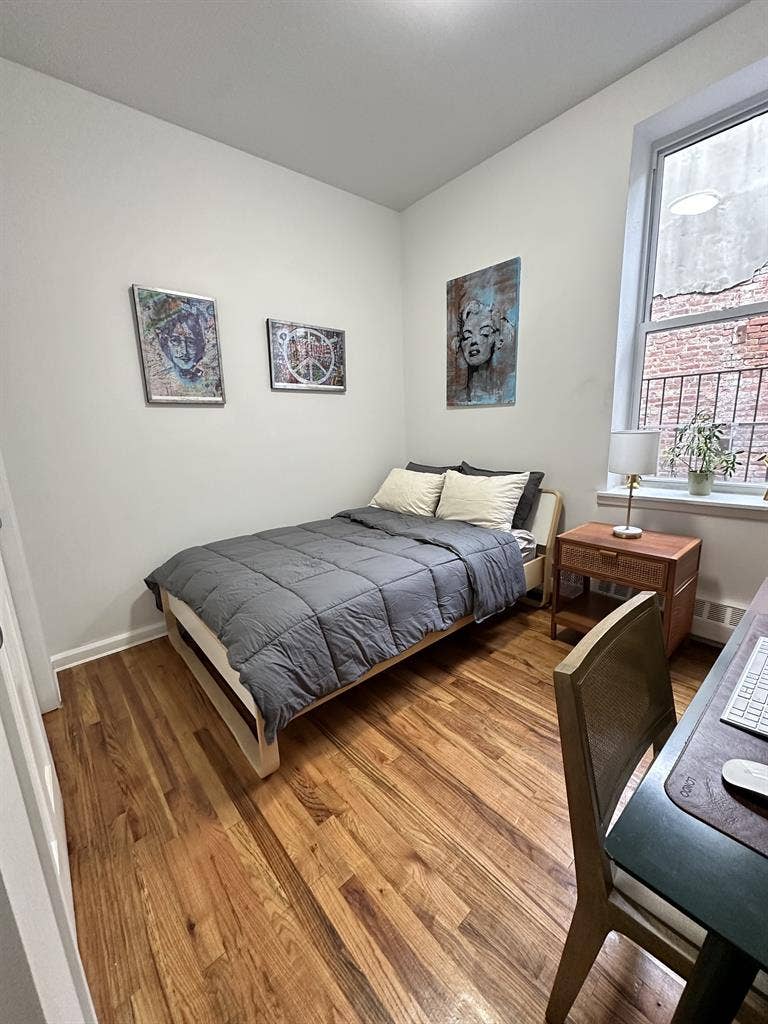 Furnished Room in Wburg (Bedford L)