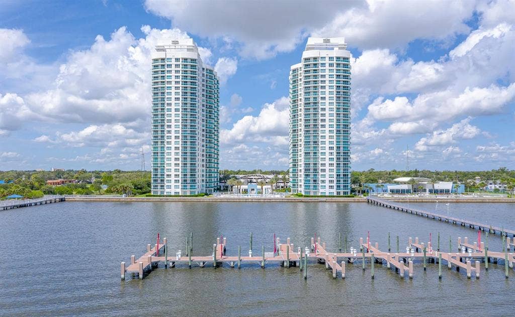 Daytona Beach Skyrise water view co