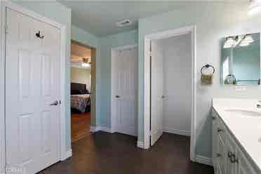 Room w/ Private Bathroom in SFH