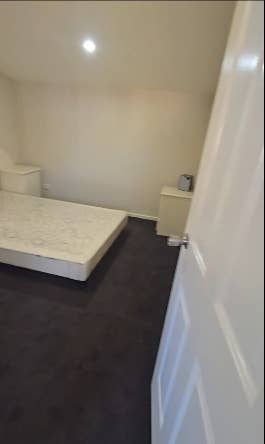 1 room in a brand new granny flat