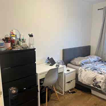 Flatshare - Room available SE